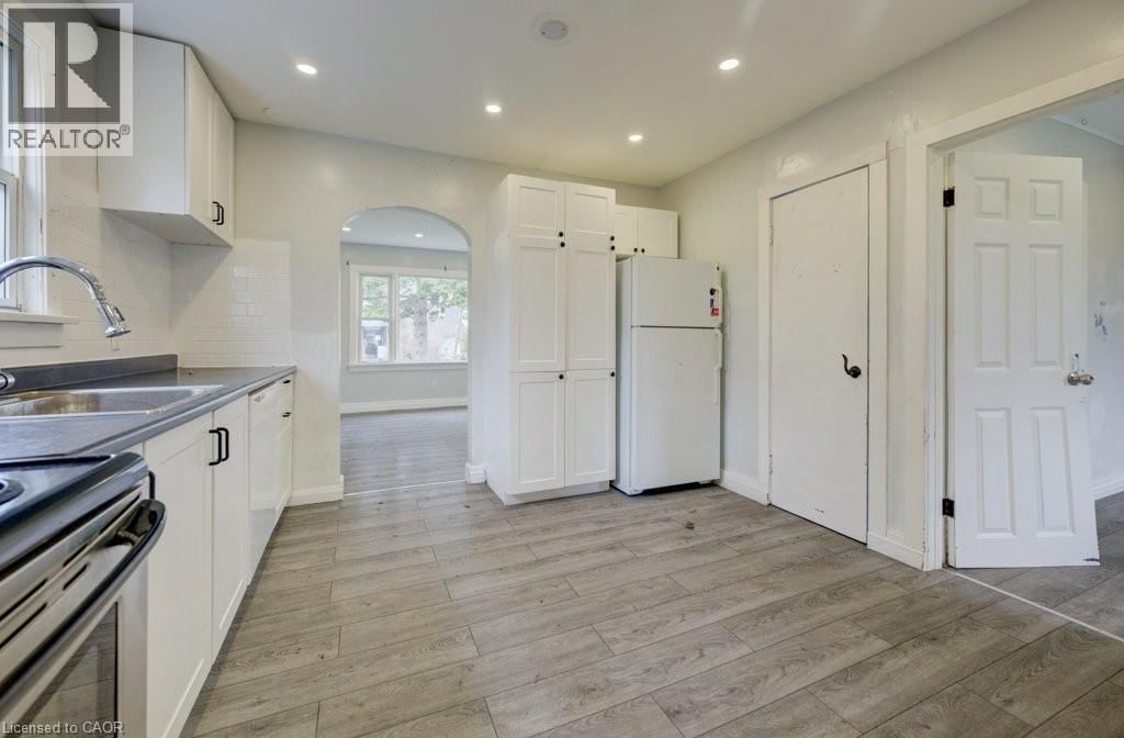 37 CATHERINE STREET Image 14