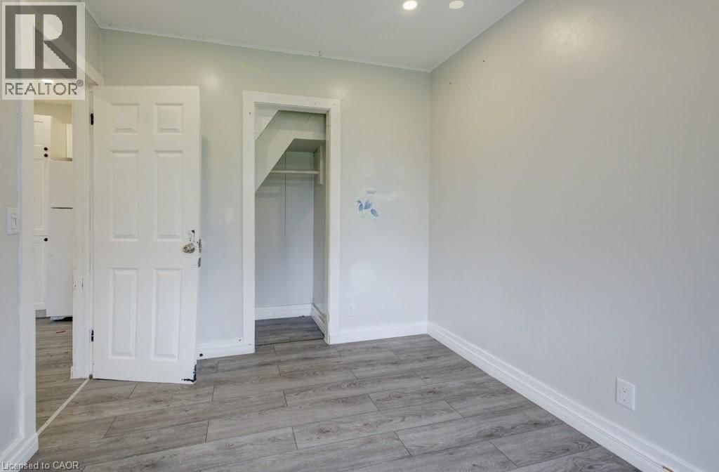 37 CATHERINE STREET Image 17