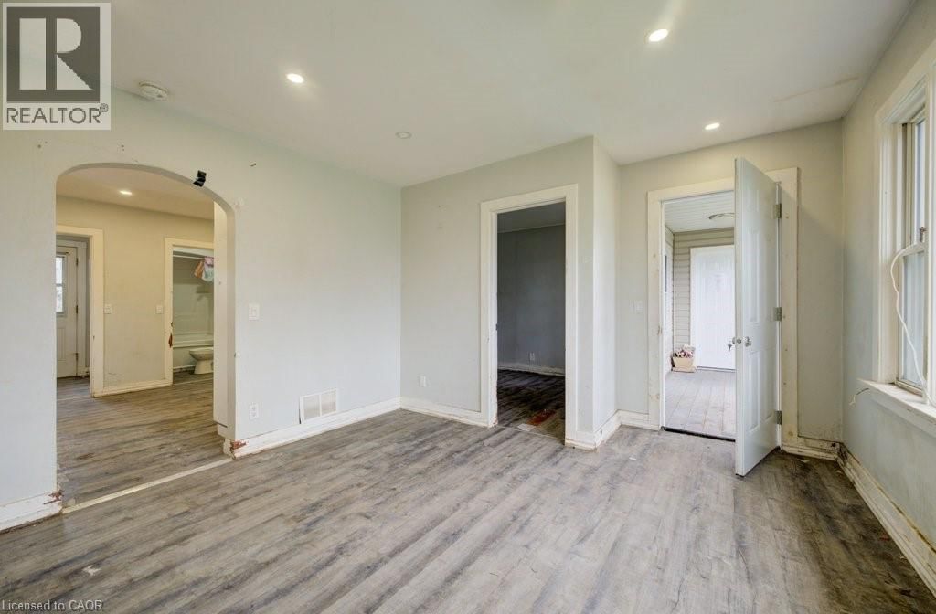 37 CATHERINE STREET Image 24