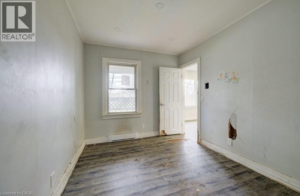 37 CATHERINE STREET Image 25