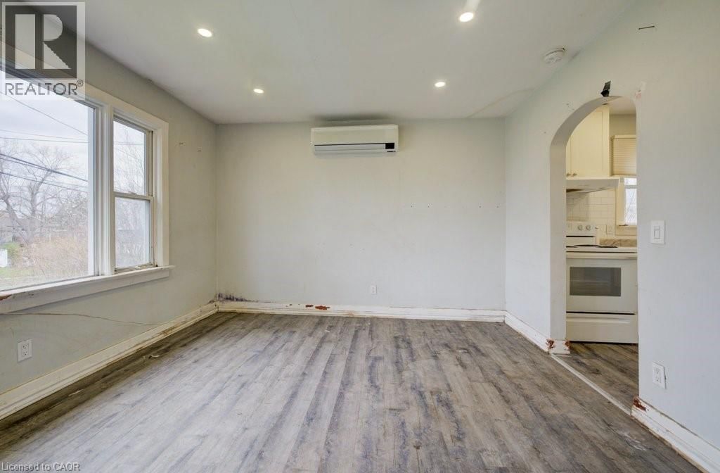 37 CATHERINE STREET Image 26