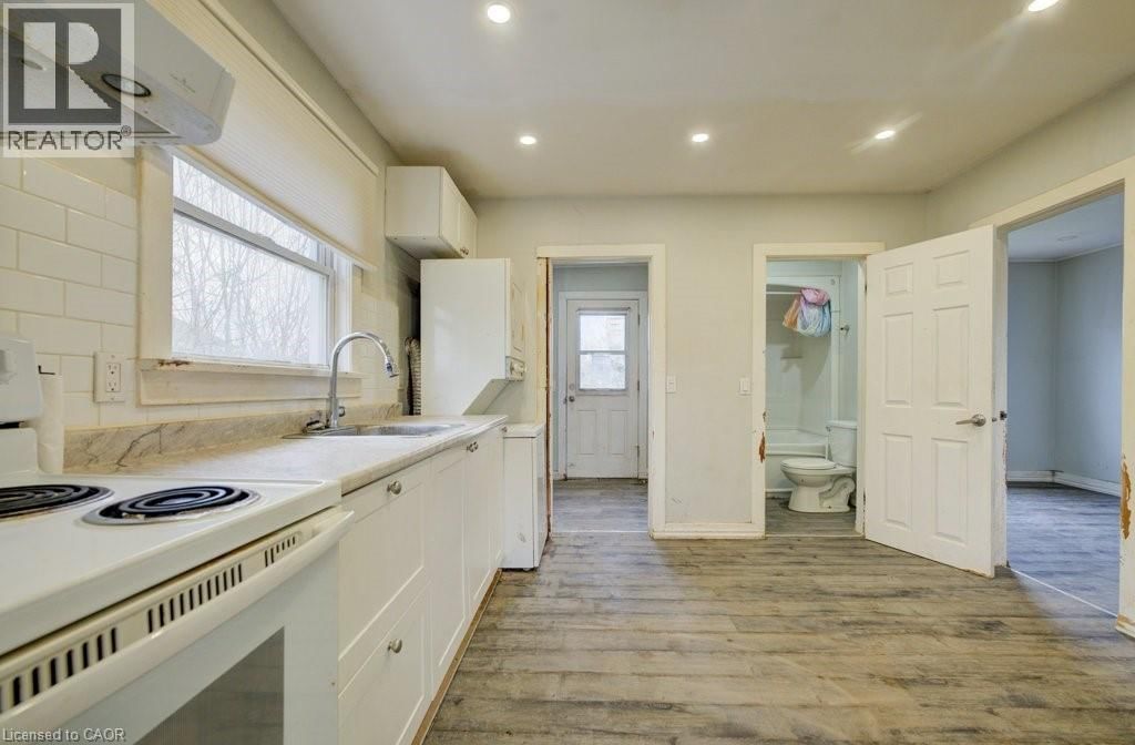 37 CATHERINE STREET Image 27