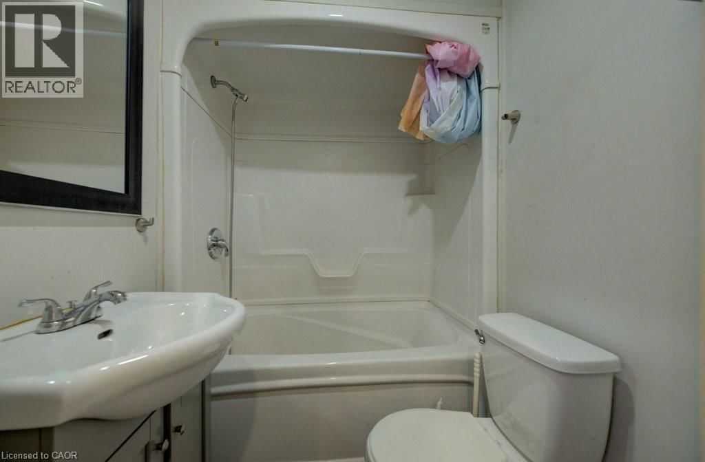 37 CATHERINE STREET Image 31