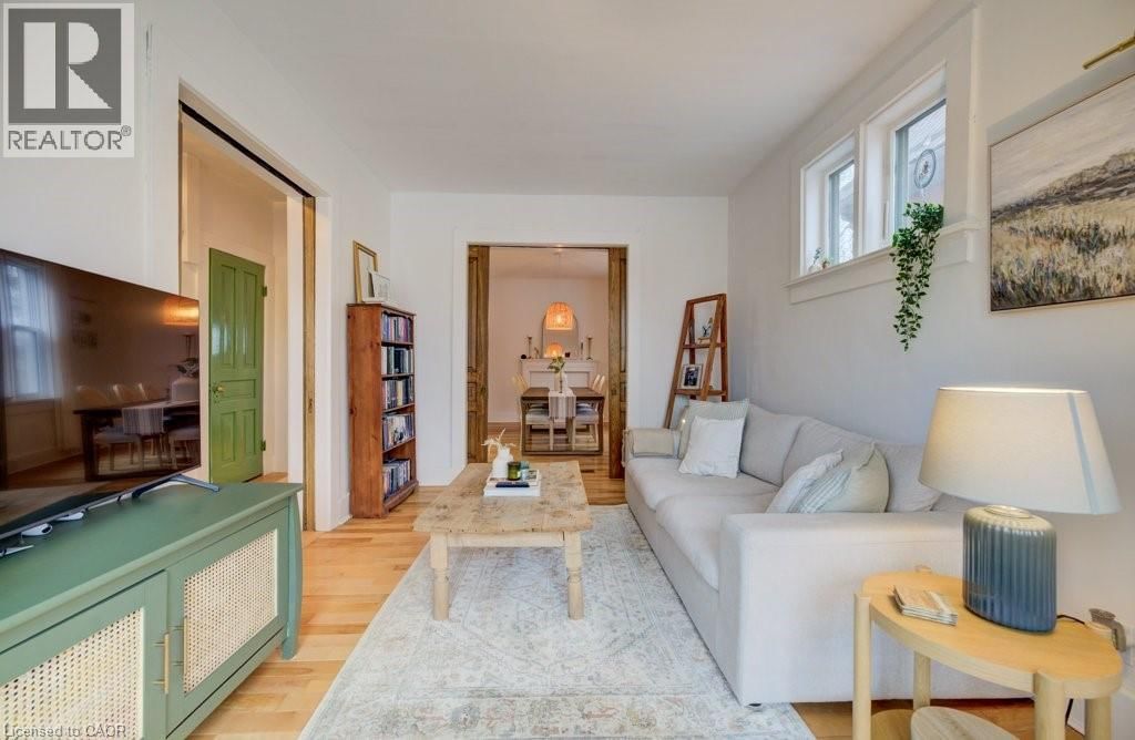 8 SPRING STREET EAST Image 10