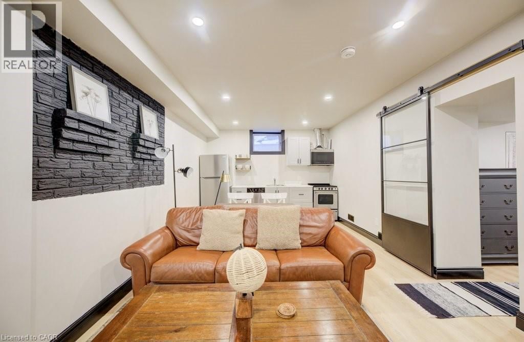 8 SPRING STREET EAST Image 35