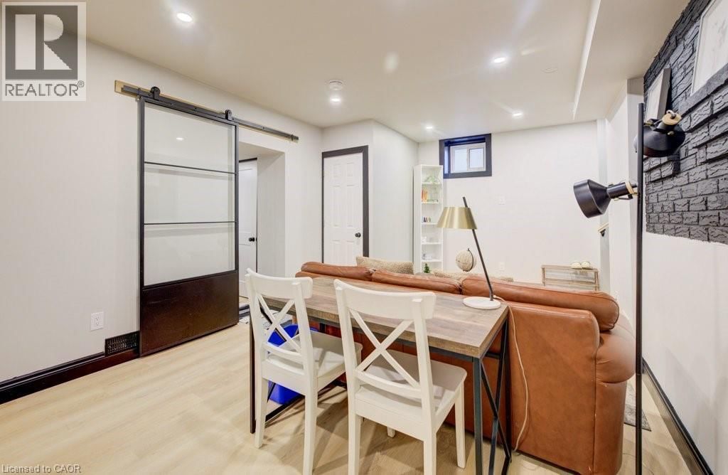 8 SPRING STREET EAST Image 38