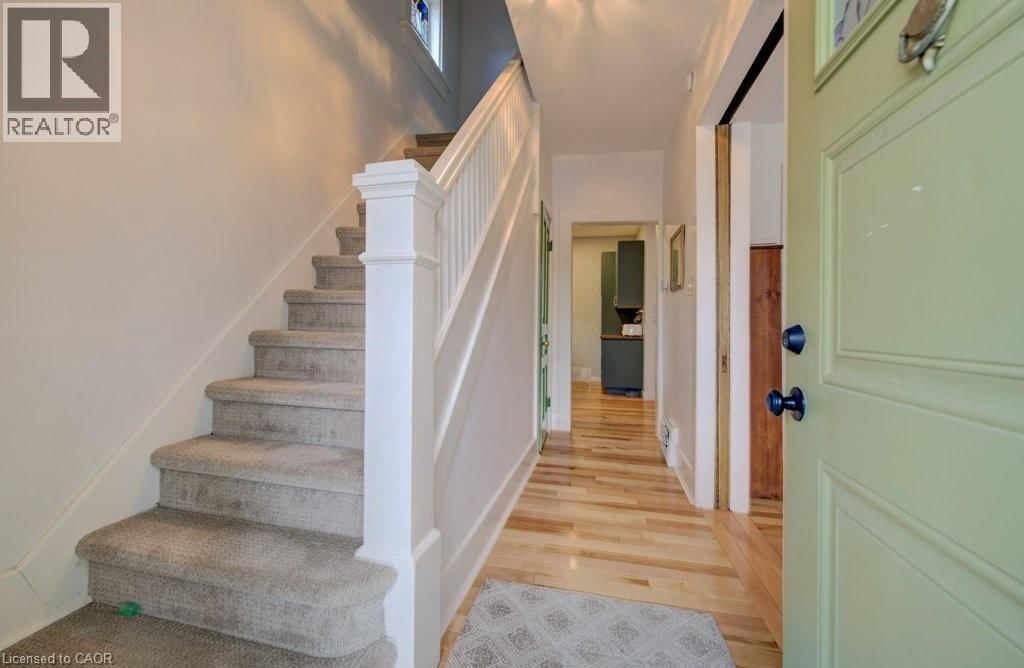 8 SPRING STREET EAST Image 5