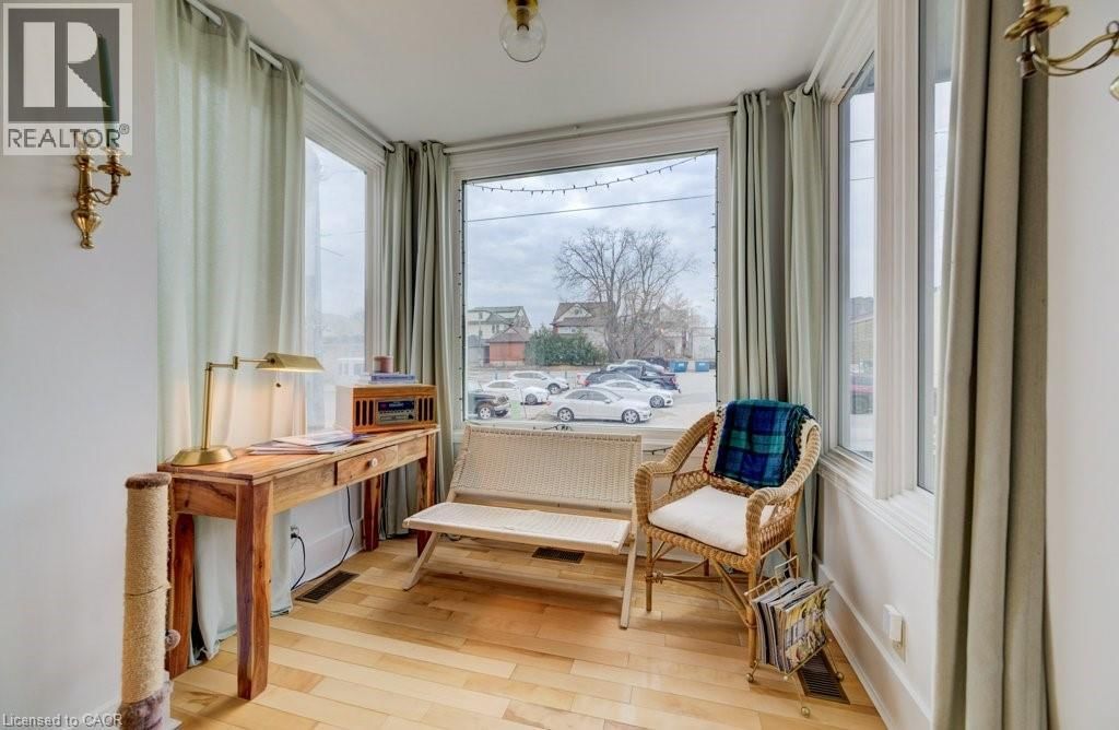 8 SPRING STREET EAST Image 9