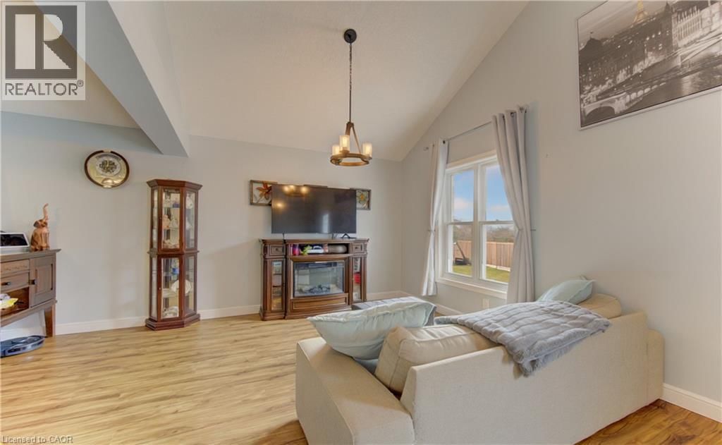 512 HIDDEN CREEK DRIVE Image 9