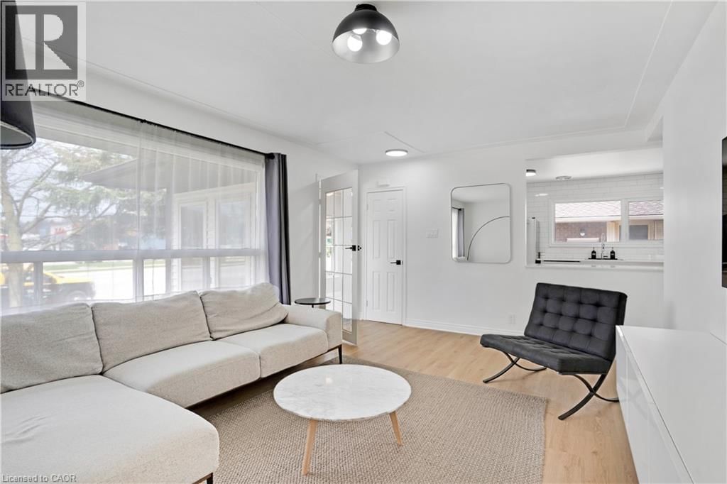 335 SPEEDVALE AVENUE EAST Image 12