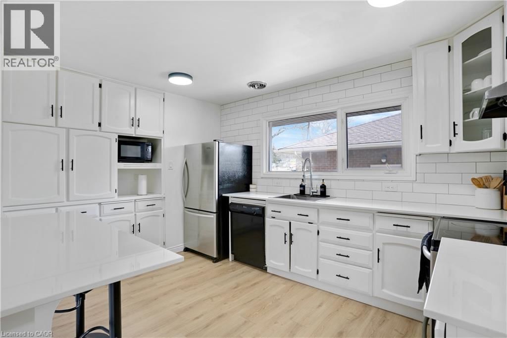 335 SPEEDVALE AVENUE EAST Image 13