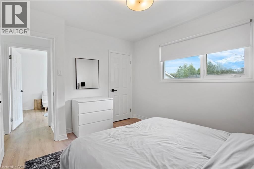 335 SPEEDVALE AVENUE EAST Image 17