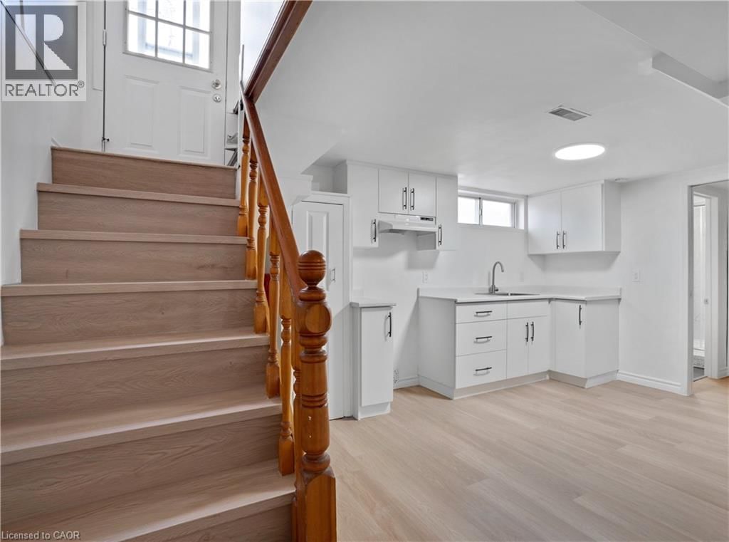 335 SPEEDVALE AVENUE EAST Image 23