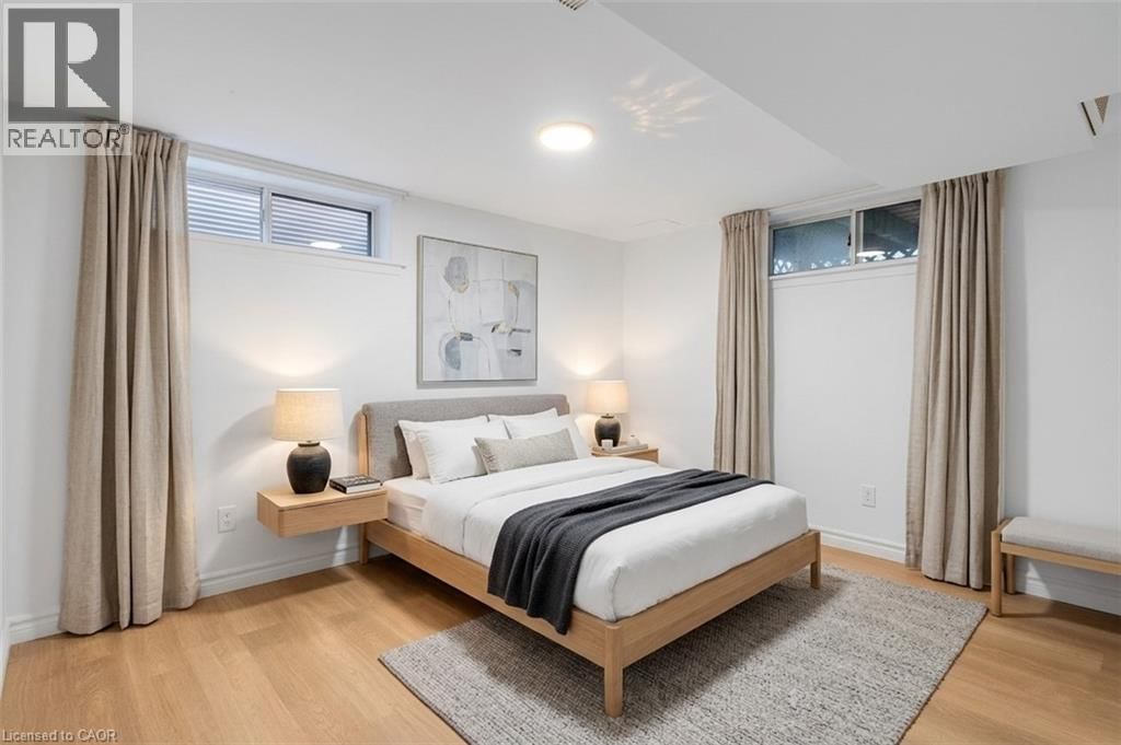 335 SPEEDVALE AVENUE EAST Image 26