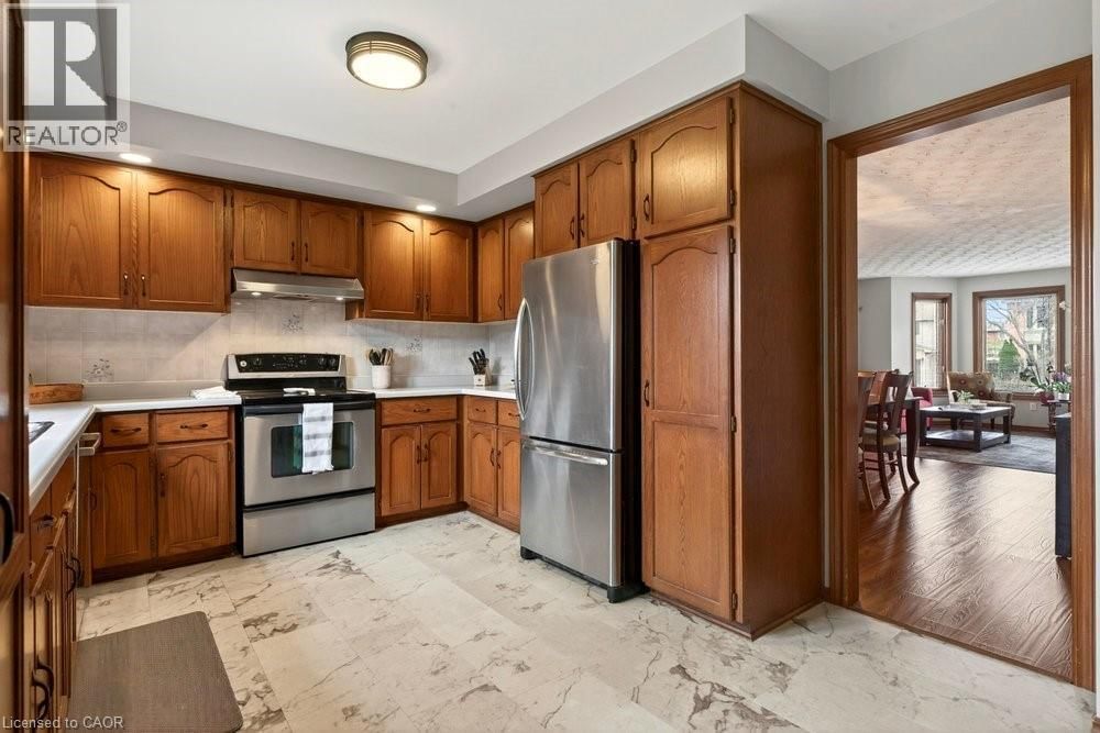 8 WYVIS COURT Image 10