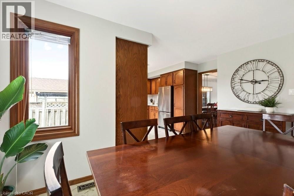 8 WYVIS COURT Image 14