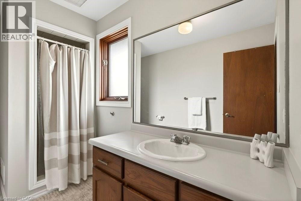 8 WYVIS COURT Image 32