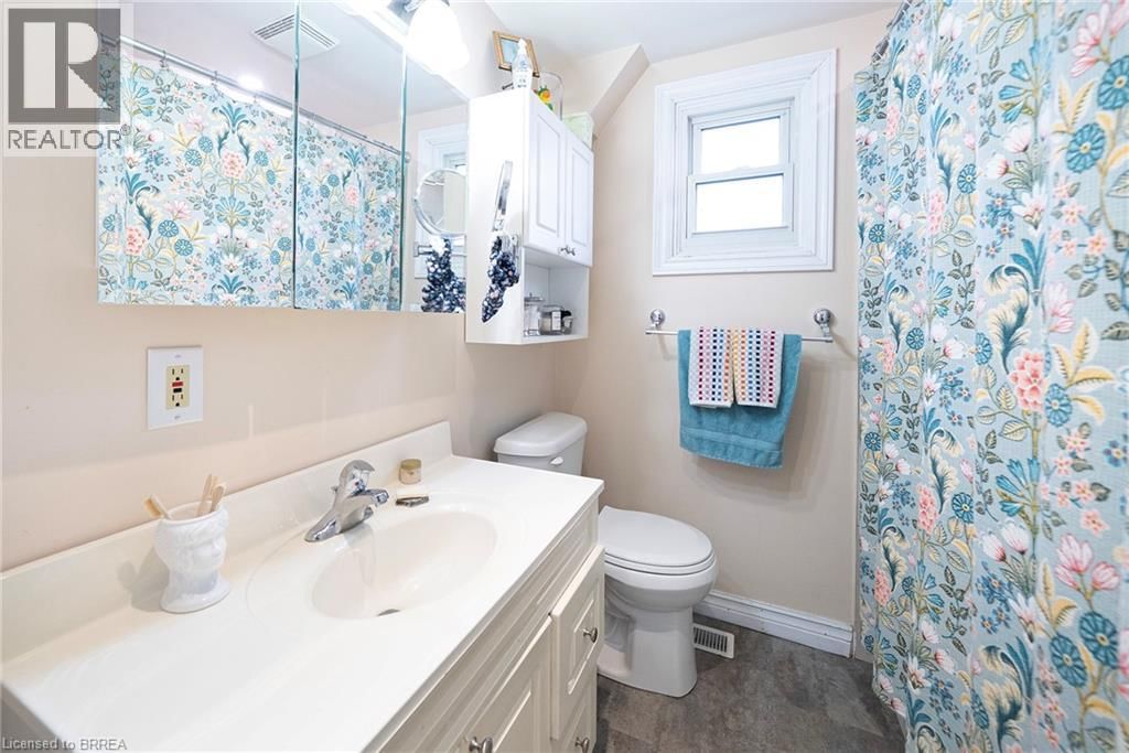 142 GRAND RIVER STREET NORTH Image 12