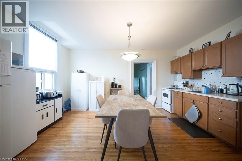 142 GRAND RIVER STREET NORTH Image 21