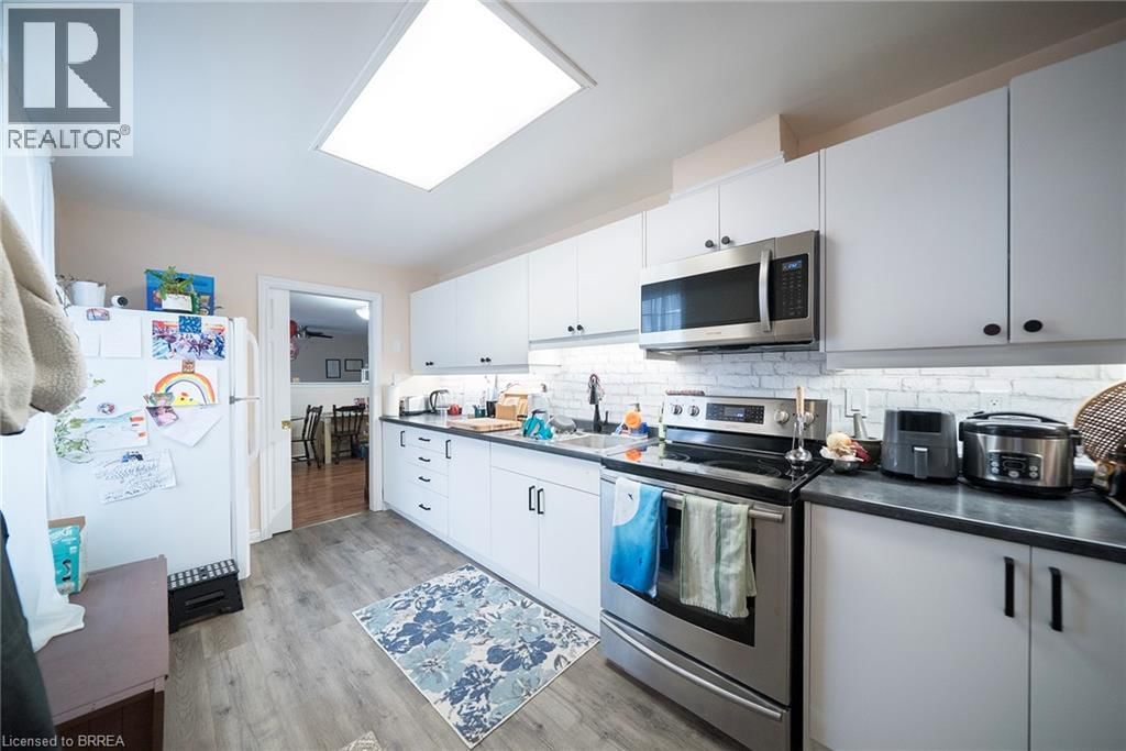 142 GRAND RIVER STREET NORTH Image 23