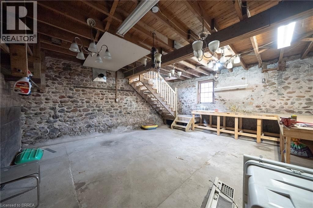 142 GRAND RIVER STREET NORTH Image 32