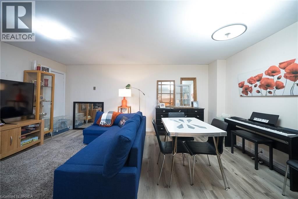 142 GRAND RIVER STREET NORTH Image 8