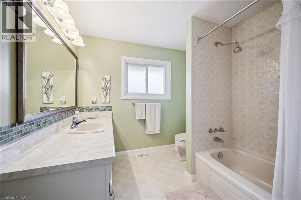 233 LAURENTIAN DRIVE Image 17