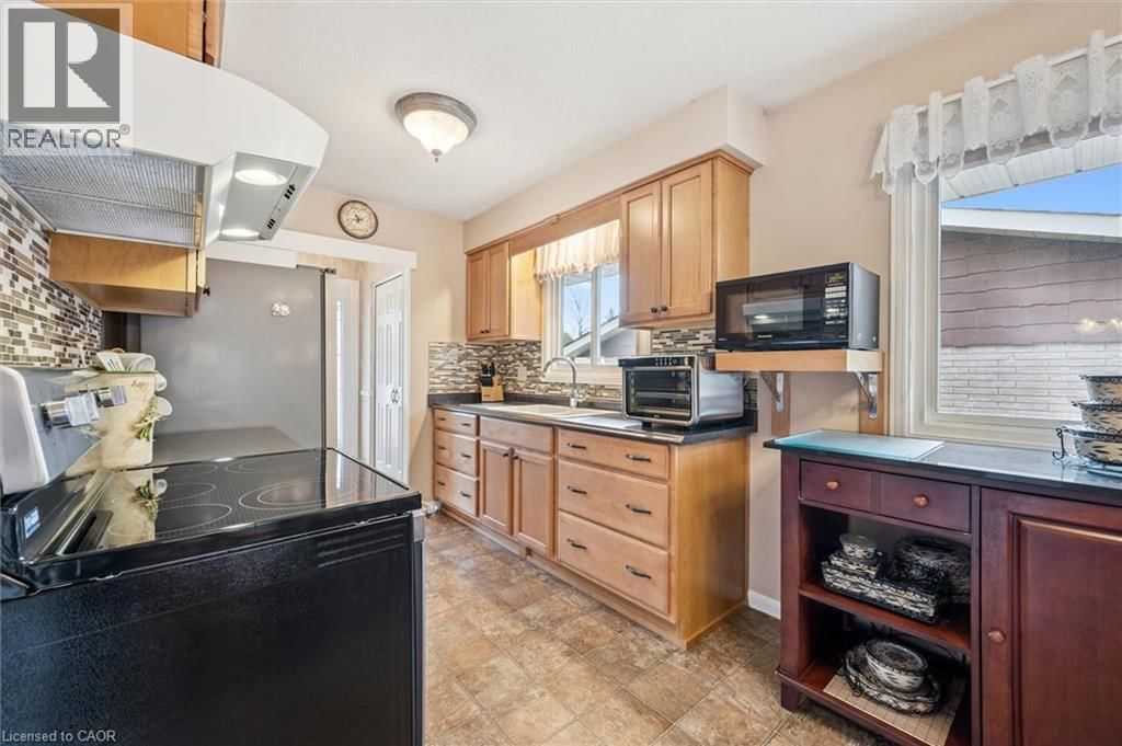 233 LAURENTIAN DRIVE Image 8