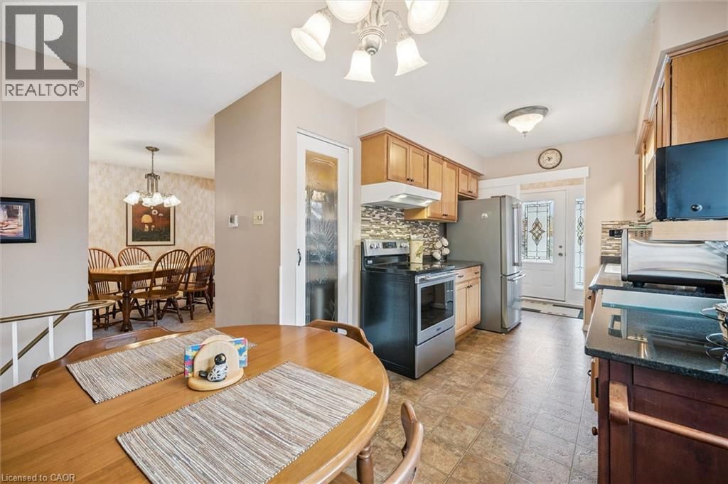 233 LAURENTIAN DRIVE Image 9