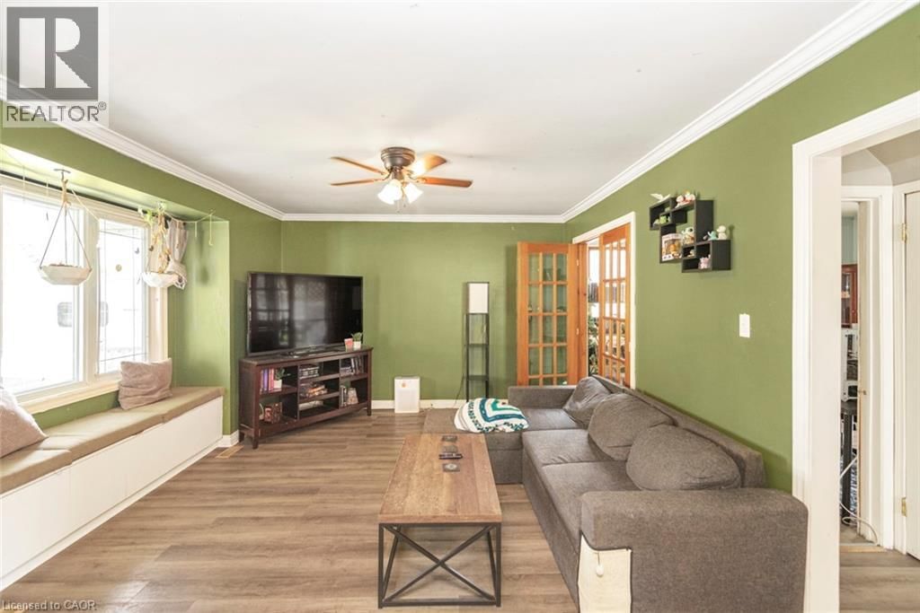 135 GLASSCO AVENUE NORTH Image 11