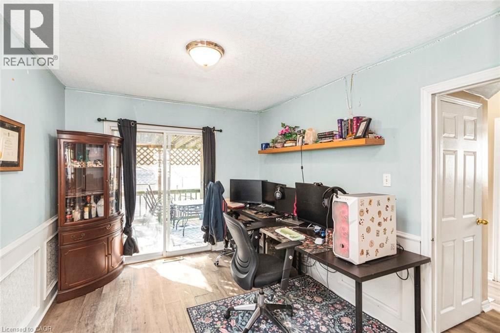 135 GLASSCO AVENUE NORTH Image 17