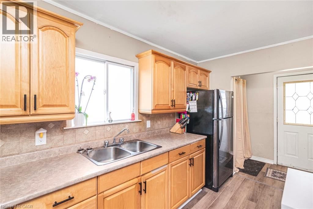 135 GLASSCO AVENUE NORTH Image 18