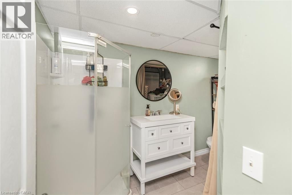 135 GLASSCO AVENUE NORTH Image 32