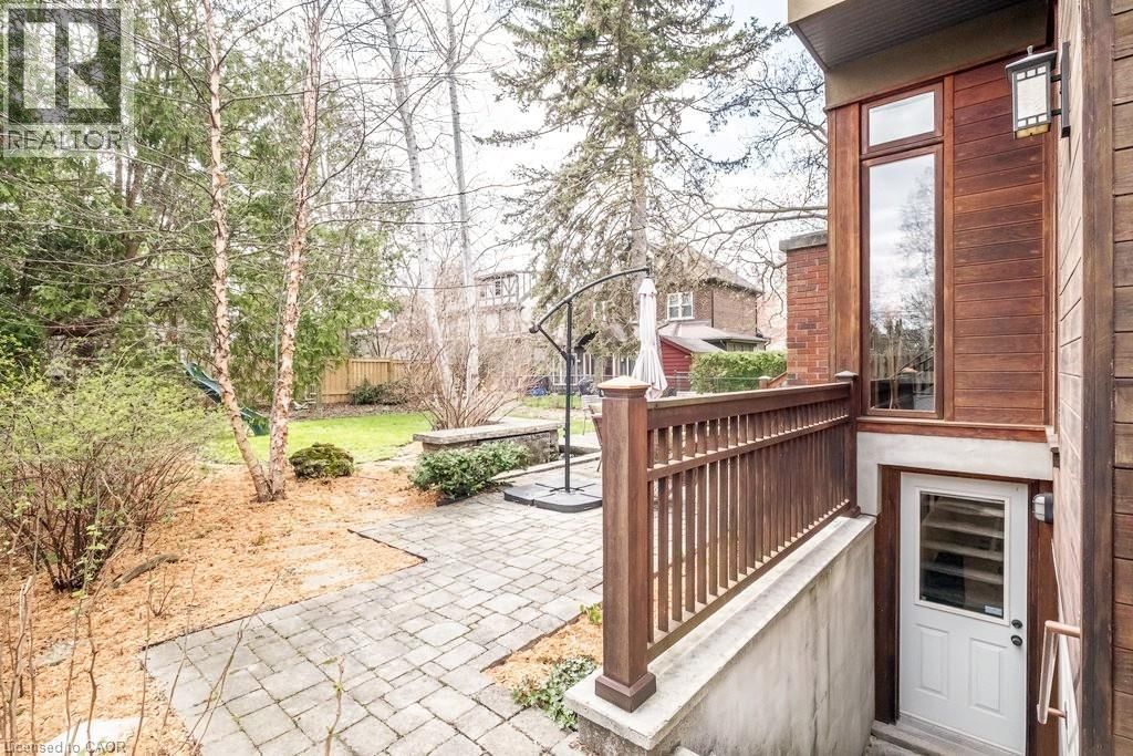 91 PAISLEY AVENUE NORTH Image 43