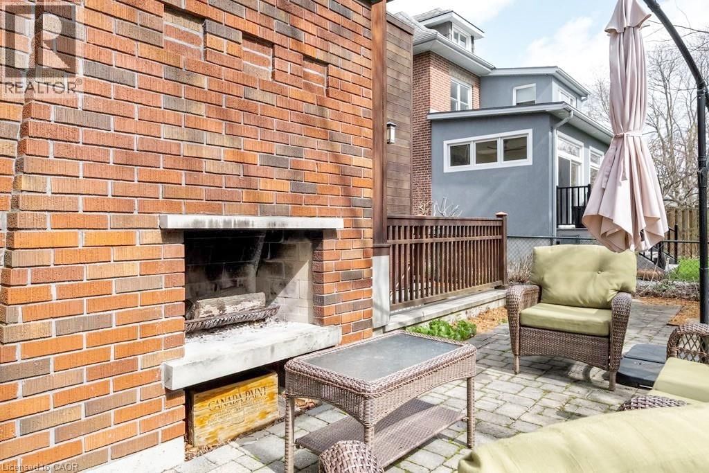 91 PAISLEY AVENUE NORTH Image 48