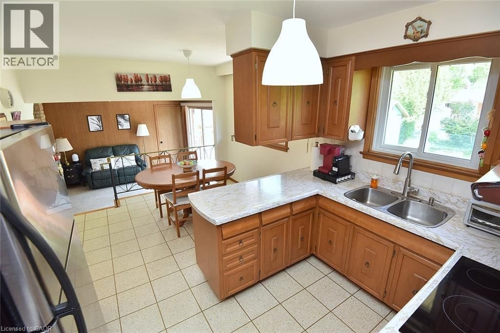 372 FENNELL AVENUE WEST Image 21