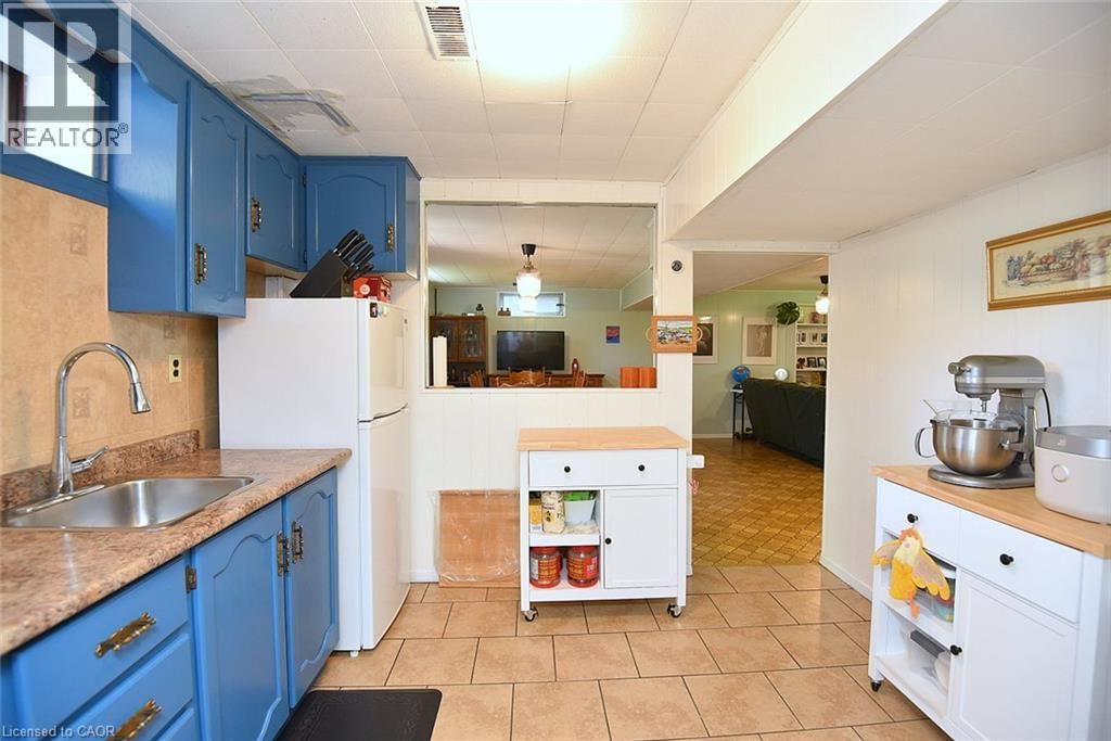 372 FENNELL AVENUE WEST Image 27