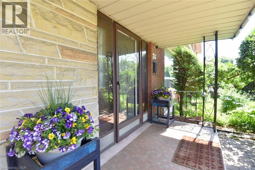 372 FENNELL AVENUE WEST Image 3
