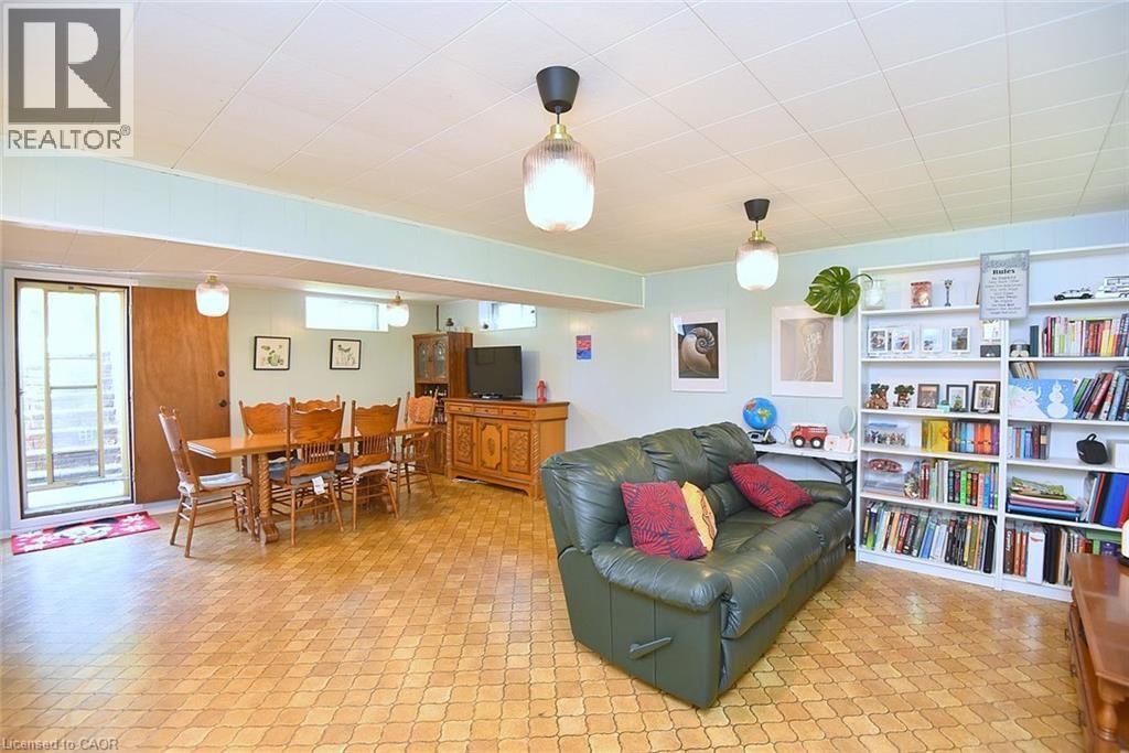 372 FENNELL AVENUE WEST Image 33