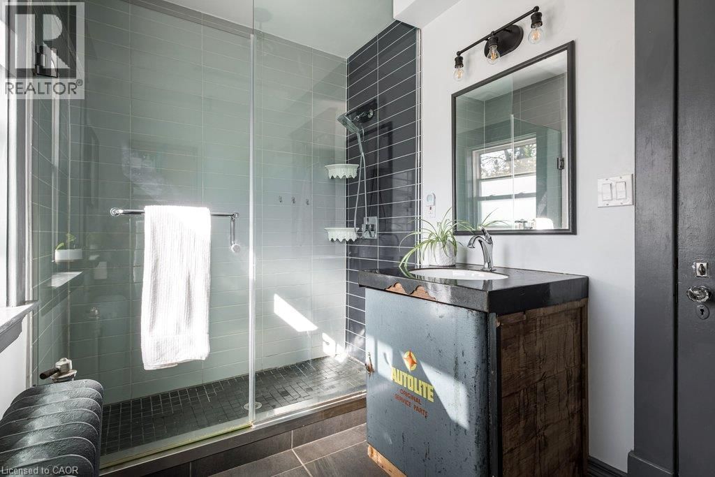 63 CHEDOKE AVENUE Image 25