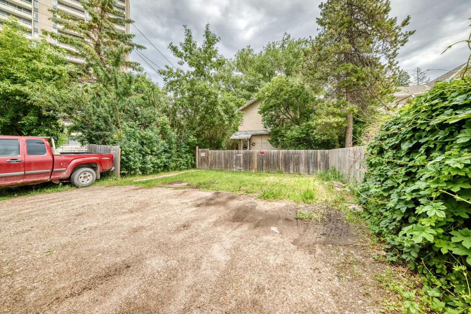 9919 149 St, Edmonton, Alberta T6E 4M8