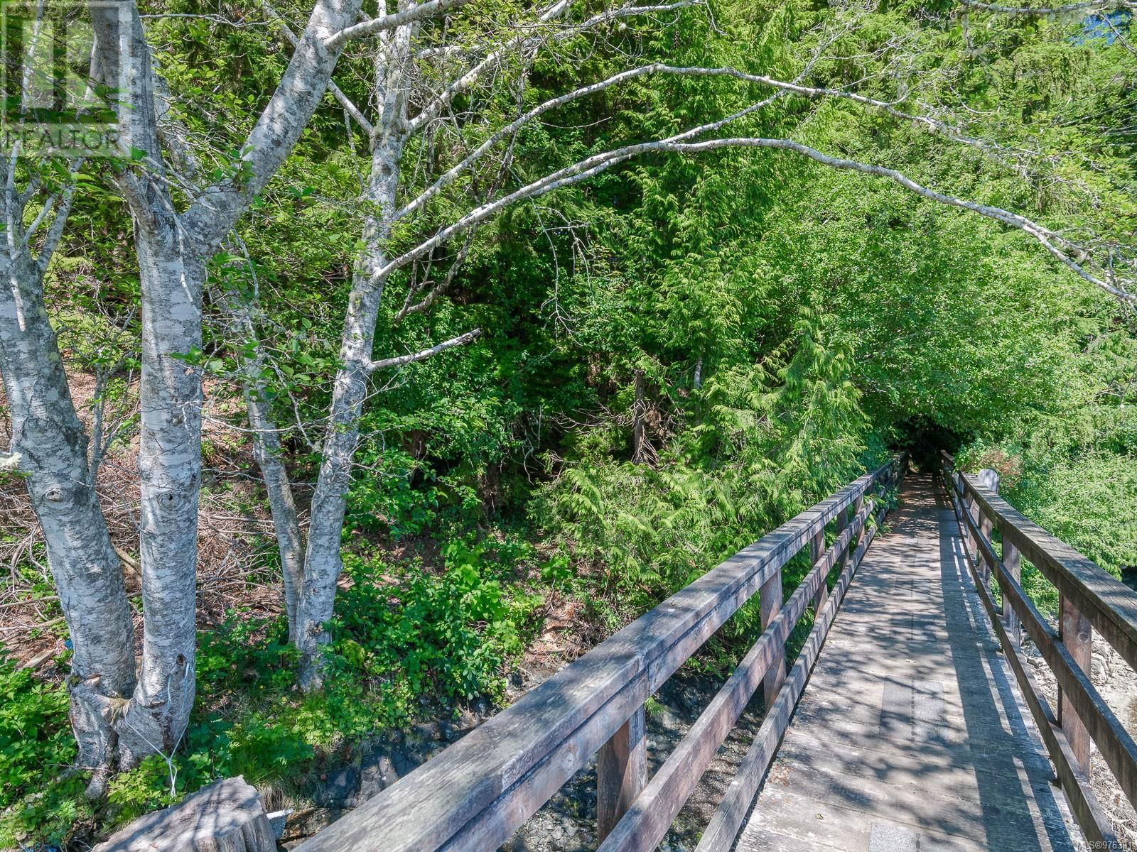 7 167 Bamfield Boardwalk Image 6