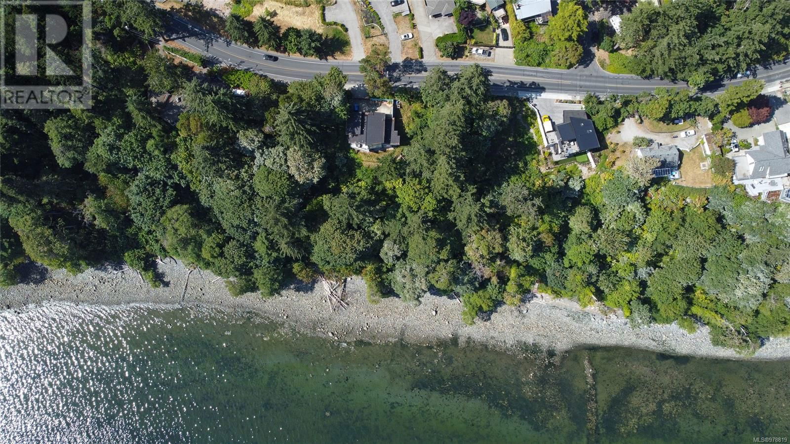 4563 Cordova Bay Rd Image 18