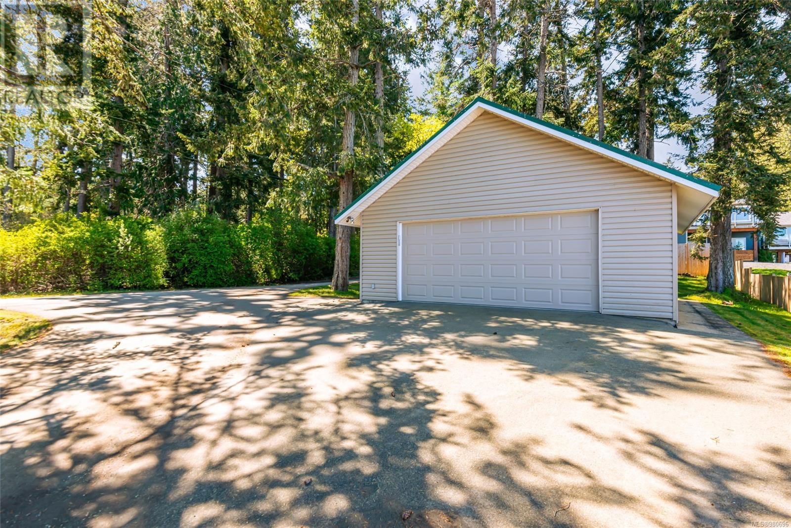 6435 ISLAND HIGHWAY Image 22