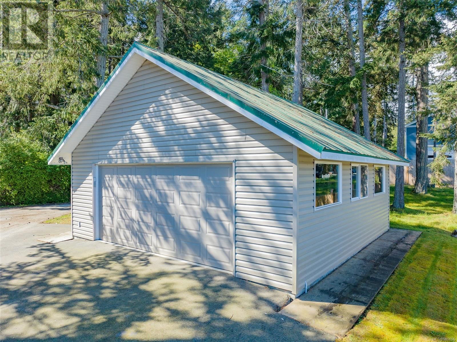 6435 ISLAND HIGHWAY Image 23