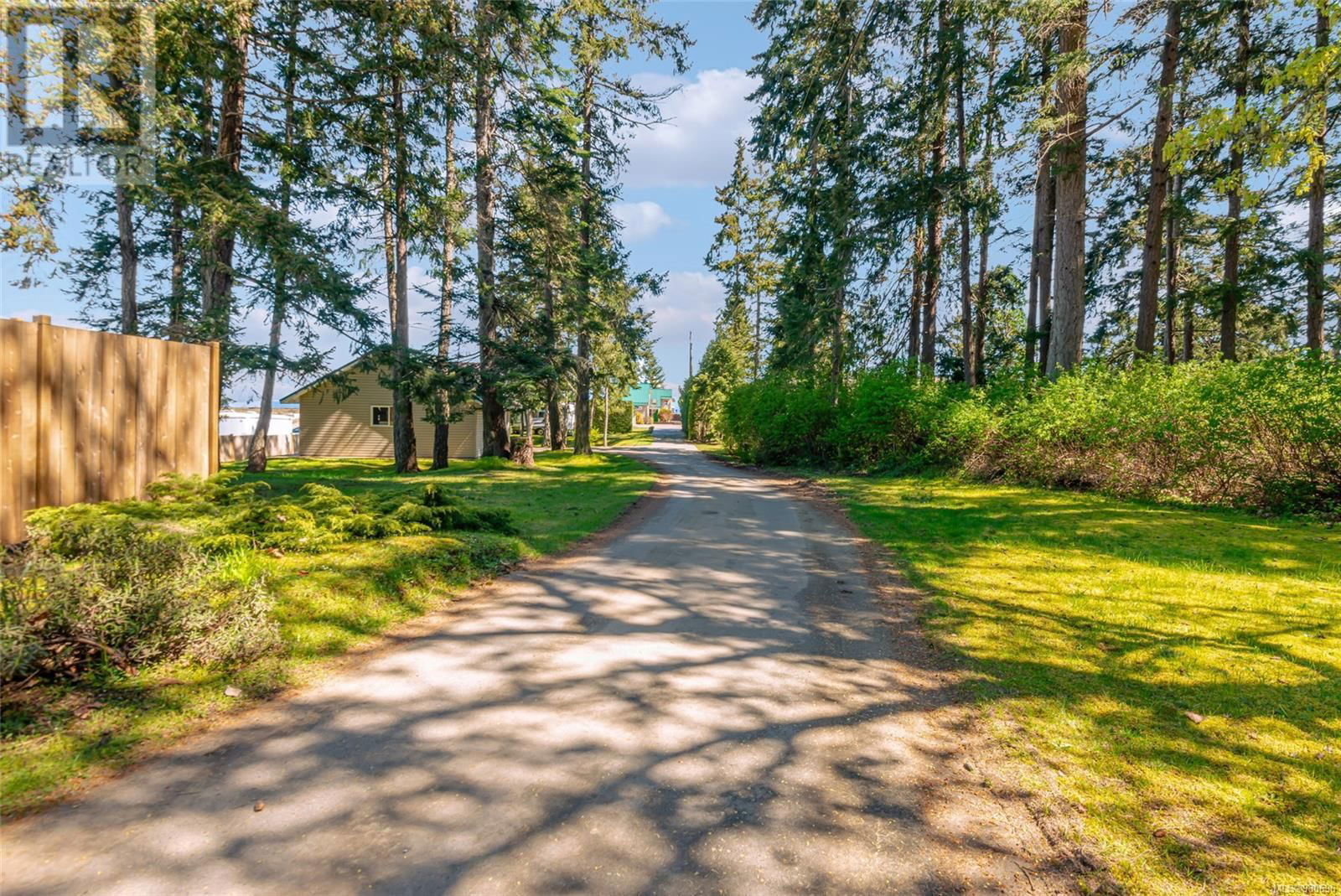 6435 ISLAND HIGHWAY Image 25
