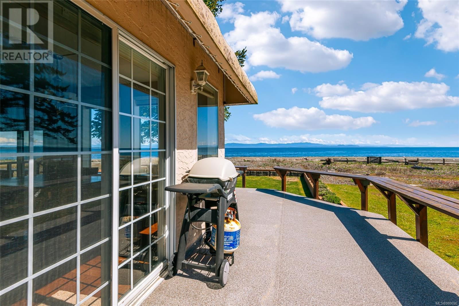 6435 ISLAND HIGHWAY Image 8