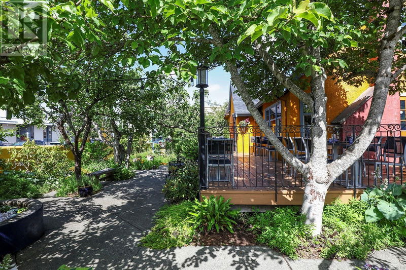Image #1 of Restaurant for Sale at 536 6th St, Courtenay, British Columbia