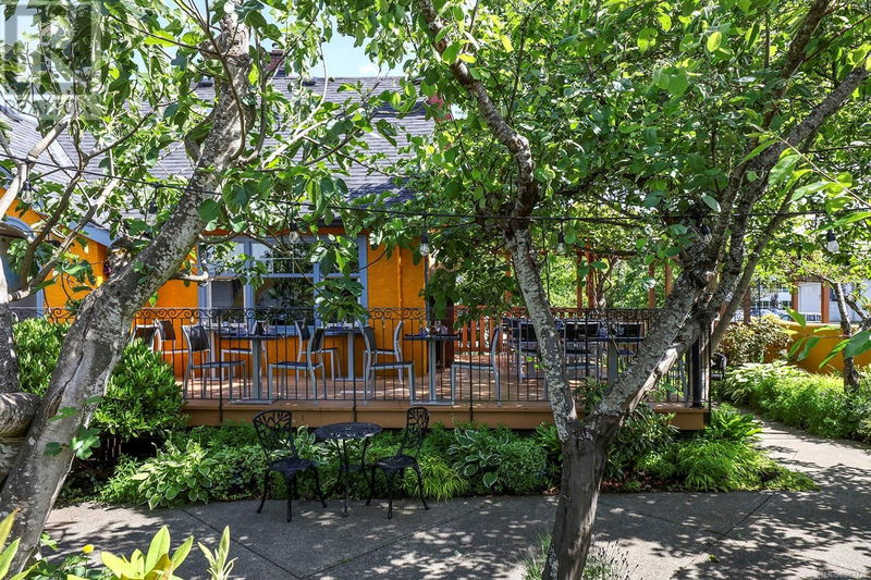 Image #1 of Restaurant for Sale at 536 6th St, Courtenay, British Columbia