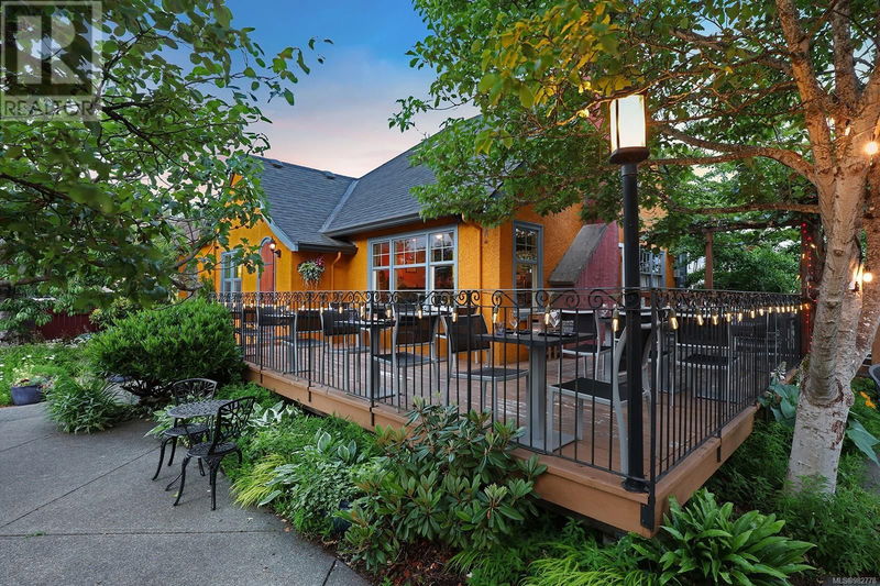 Image #1 of Restaurant for Sale at 536 6th St, Courtenay, British Columbia